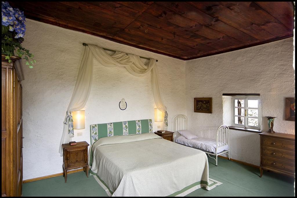 Agriturismo Famiglia Al Castello Di Bagnolo Bagnolo Piemonte Værelse billede