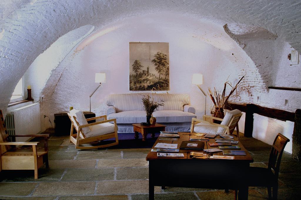 Agriturismo Famiglia Al Castello Di Bagnolo Bagnolo Piemonte Værelse billede