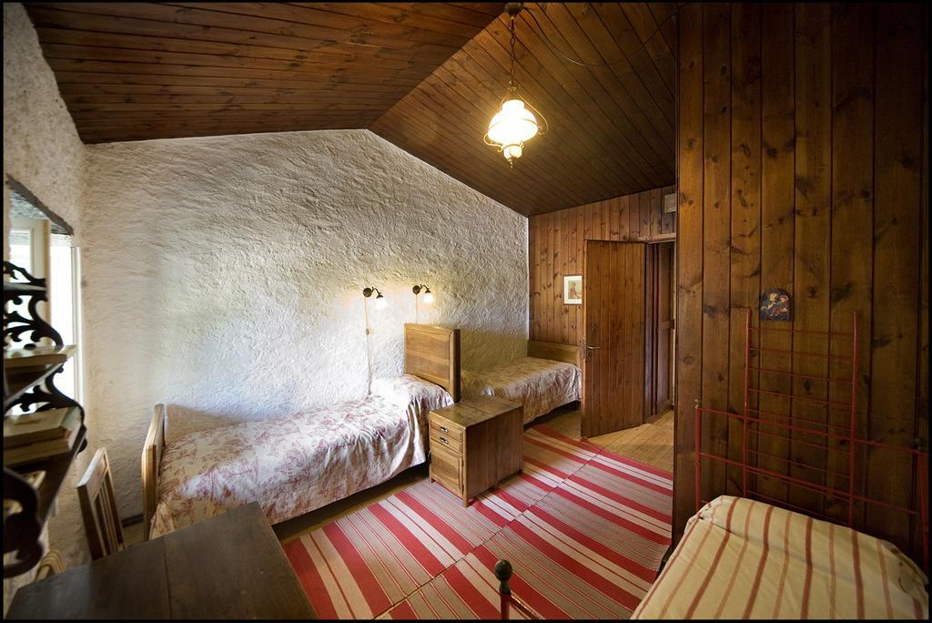 Agriturismo Famiglia Al Castello Di Bagnolo Bagnolo Piemonte Værelse billede