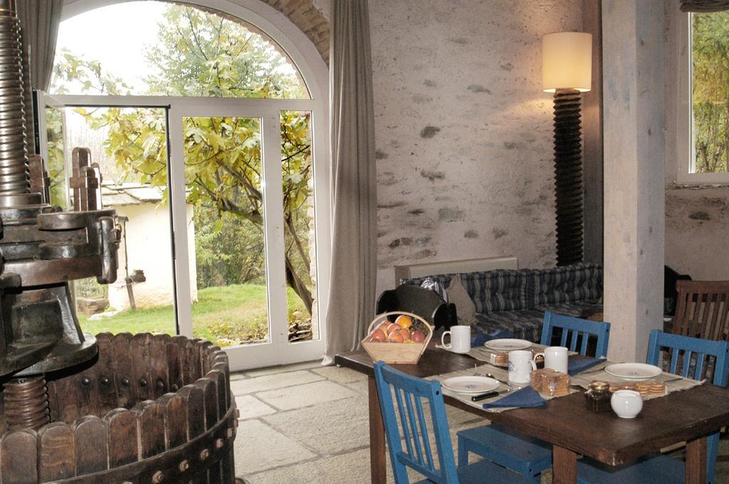 Agriturismo Famiglia Al Castello Di Bagnolo Bagnolo Piemonte Værelse billede
